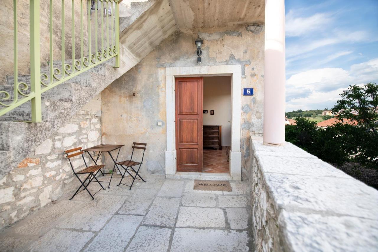 Old Town Studio And Apartment Vrsar Extérieur photo