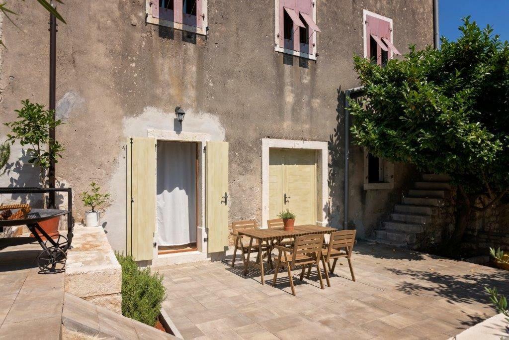 Old Town Studio And Apartment Vrsar Extérieur photo