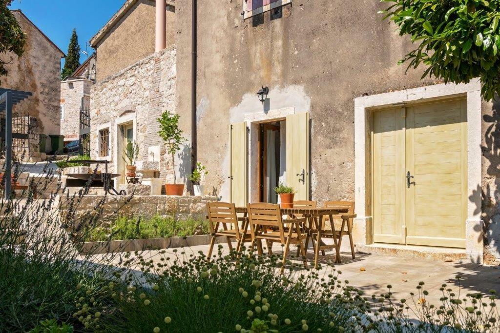 Old Town Studio And Apartment Vrsar Extérieur photo