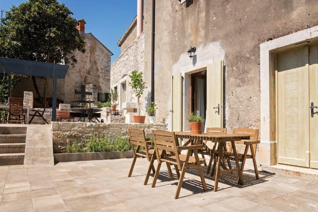 Old Town Studio And Apartment Vrsar Extérieur photo